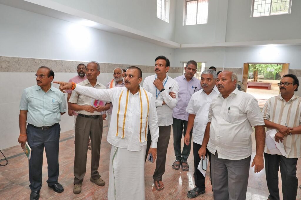 శ్రీవారి భక్తసేవకు వచ్చే వైద్య సేవ నిపుణుల వసతి సౌకర్యాలపై జేఈవో డా. ఎ. శరత్ పరిశీలన