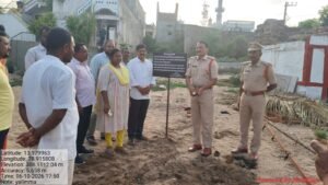 ఆలయం వద్ద నిర్మాణాలు చేపట్టరాదు: అధికారుల బోర్డు