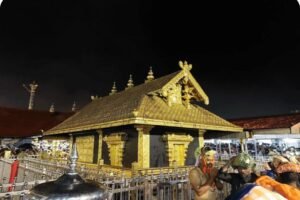 శబరిమలలో ప్రత్యేక పూజలు