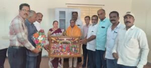 డీఈవో సుబ్రహ్మణ్యం ని మర్యాదపూర్వకంగా కలిసిన చంద్రమోహన్ రెడ్డి