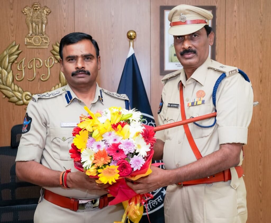 జిల్లా అదనపు ఎస్పీ (పరిపాలన)గా ఆర్ల శ్రీనివాసులు బాధ్యతల స్వీకరణ.