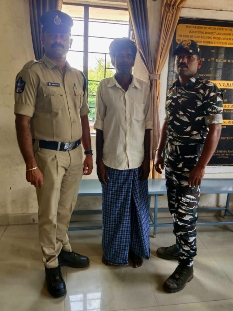 ఎర్రచందనం స్మగ్లరుకు ఐదేళ్ల జైలు శిక్ష – రూ.6లక్షల జరిమానా