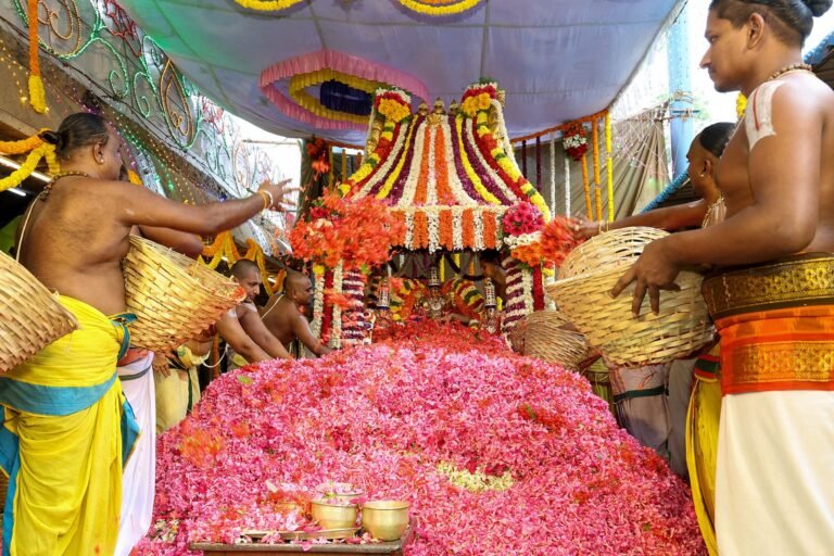 మూడు టన్నుల పుష్పాలతో శ్రీ గోవిందరాజస్వామివారికి పుష్పయాగ మహోత్సవం
