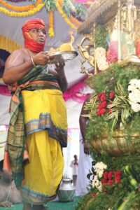 గరుడ ధ్వజారోహణంతో ఆధ్యాత్మిక వైభవానికి శ్రీకారం