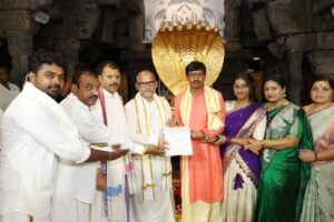 ఎస్వీ అన్నప్రసాదం ట్రస్టుకు రూ.11 లక్షల విరాళం