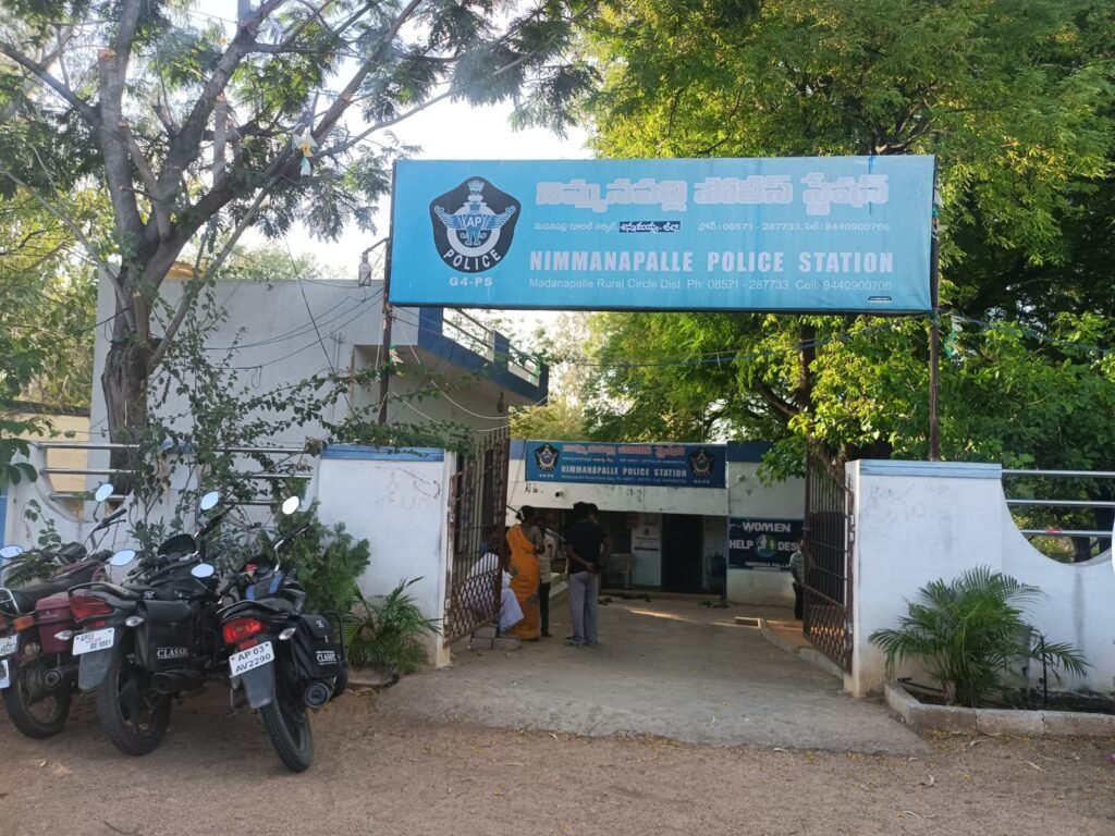ఇద్దరు మైనర్ బాలికలు అదృశ్యం కలకలం