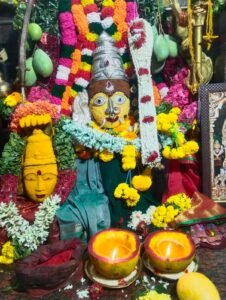శ్రీమారెమ్మ, చాముండేశ్వరిదేవి ఆలయాలలో పూజలు