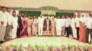 వధూవరులకు పెద్దిరెడ్డి, మిథున్ రెడ్డి ఆశీర్వాదం