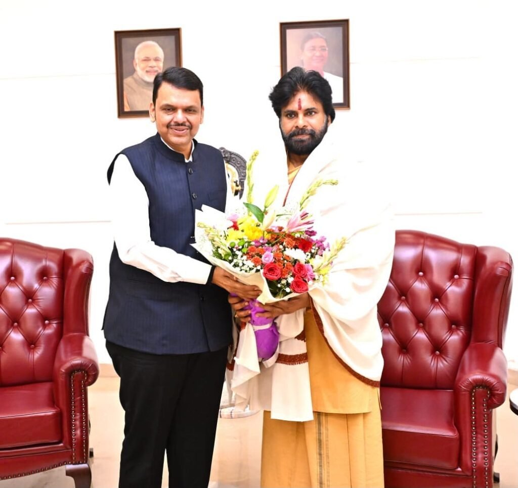 మహారాష్ట్ర ముఖ్యమంత్రి దేవేంద్ర ఫడ్నవీస్ తో ఏపీ ఉప ముఖ్యమంత్రి పవన్ కళ్యాణ్ భేటీ.