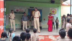 చట్టాల పట్ల అవగాహన కలిగి ఉండాలి-సీఐ సుబ్బరాయుడు
