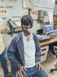 రైలు కిందపడి గుర్తుతెలియని వ్యక్తి ఆత్మహత్యకు యత్నం