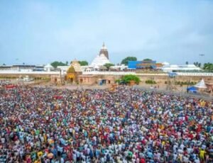 భక్తులతో కిక్కిరిసిన పూరీ క్షేత్రం