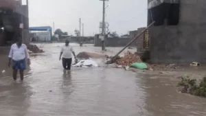 వర్షంతో జలమయమైన డొంక రోడ్డు.. ఇబ్బందుల్లో సత్తెనపల్లి వాసులు