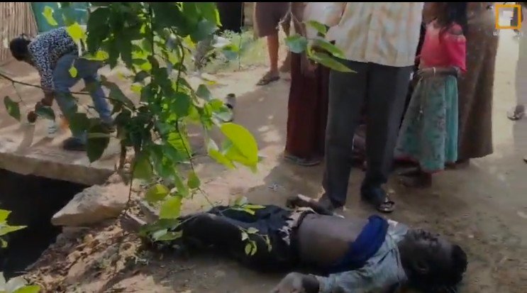 మురుగునీటి కాలువలో మృతదేహం