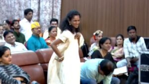 కాలి వేళ్లతో అద్భుత సృష్టి.. గవర్నర్ సత్కారం