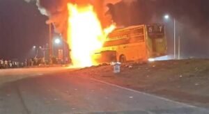 ప్రైవేట్ ట్రావెల్స్ బస్సులో మంటలు.. తప్పిన ప్రమాదం