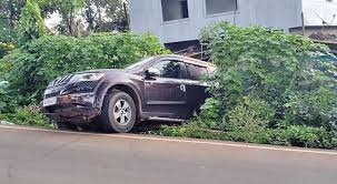 కంటైనర్‌ను ఢీకొన్న గంజాయి తరలిస్తున్న కారు..!