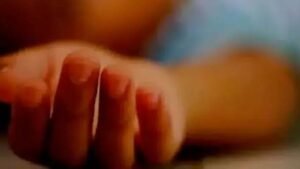 అభం శుభం తెలియని చిన్నారులను చంపిన తండ్రి