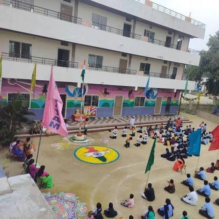 బాష్యంలో పుస్తకాలు విక్రయిస్తున్న రూమ్‌ సీజ్‌