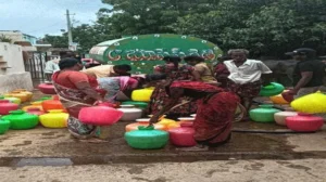 నెమళ్ల దాహం తీర్చిన గ్రామస్థులు