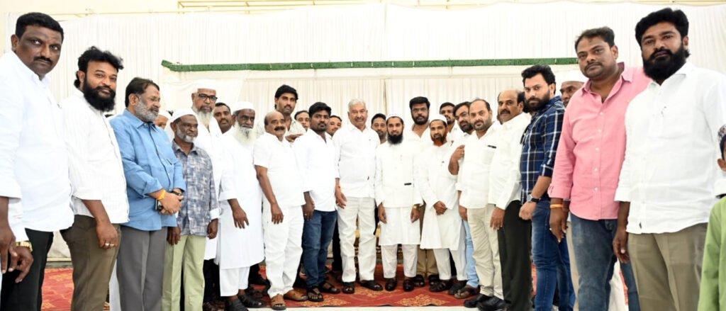 ముస్లిం దంపతులను ఆశీర్వధించిన పెద్దిరెడ్డి