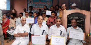 డాక్యూమెంట్‌ రైటర్ల రెండవ రోజు పెన్‌డౌన్‌ నిరసన
