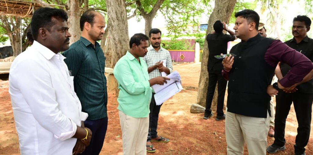 హలో…!నేను మీకలెక్టర్‌ను