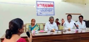 వేరుశెనగ విత్తనాలకు డబ్బులతో అమరావతి కడతారా