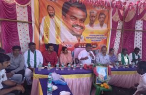 అధికారులు గిరిజనుల సమస్యలను వెంటనే పరిష్కరించాలి