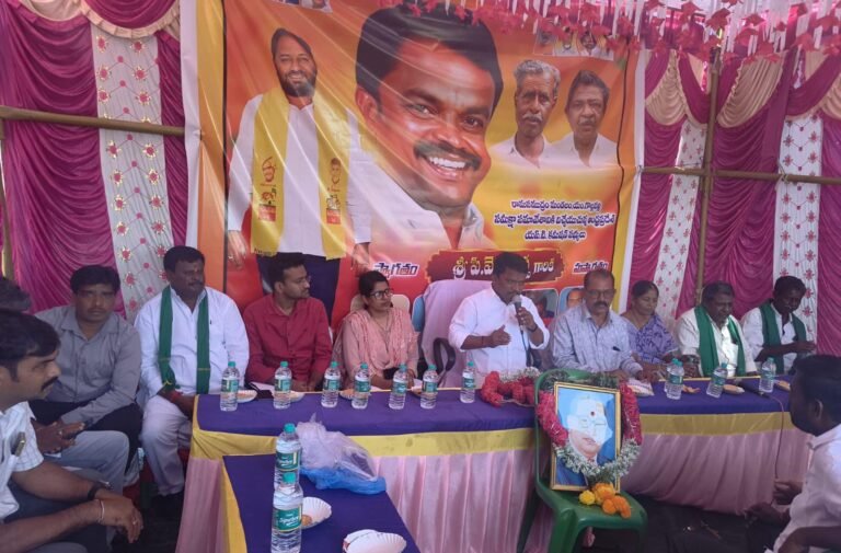 అధికారులు గిరిజనుల సమస్యలను వెంటనే పరిష్కరించాలి