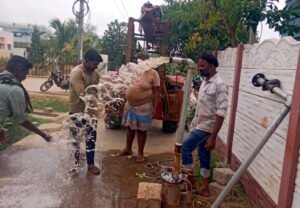 రెండు నెలలుగా మరమ్మతులకు నోచుకోని బోరు రెడీ