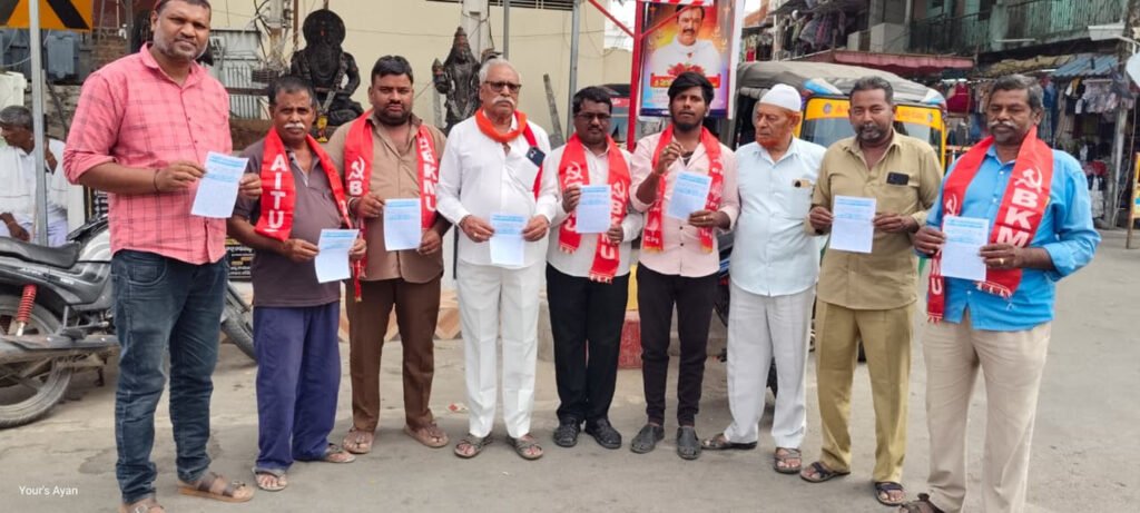 కూలీలకు ప్రతి రోజు రూ.700 లు చెల్లించాలి