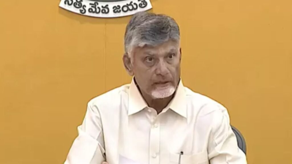 కుప్పం టీడీపీ కార్యాలయంలో చంద్రబాబు.