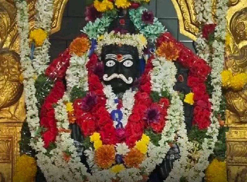 శ్రీ శనేశ్వరుని ప్రత్యేక పూజలు