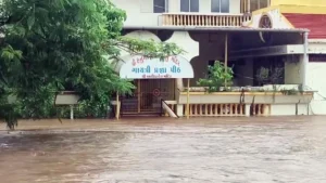 16 గంటల్లోనే 1,100 మి.మీ వర్షం