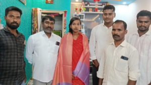 గిరిజన విద్యార్థికి సన్మానం