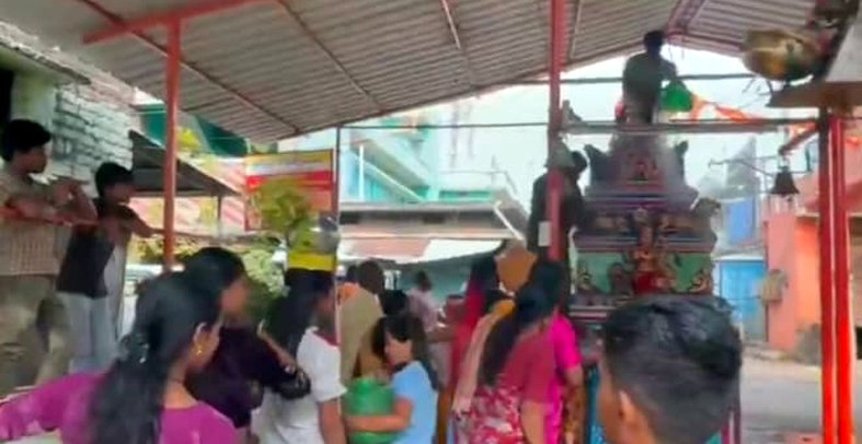 నడివీధి గంగమ్మకు జలాభిషేకం