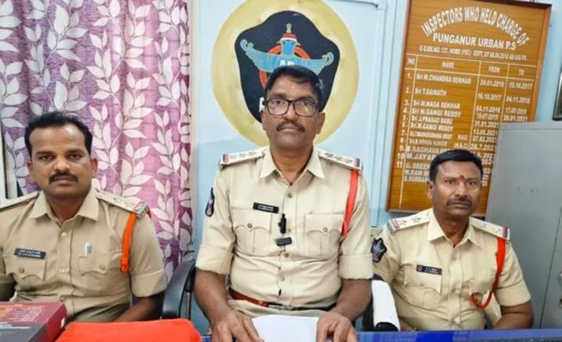 మైనర్లు వాహనాలు నడిపితే తల్లిదండ్రులపై కేసు