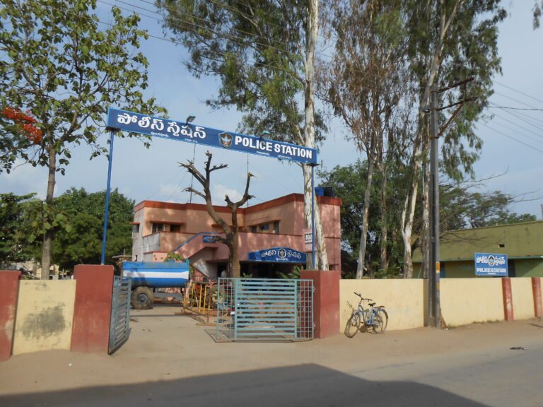పోలీస్‌స్టేషన్‌ను తనిఖీ చేసిన డీఎస్పీ