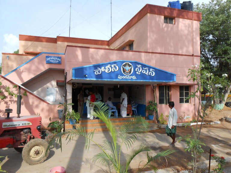 న్యాయవాది పట్ల అసభ్యప్రవర్తన పై కేసు నమోదు