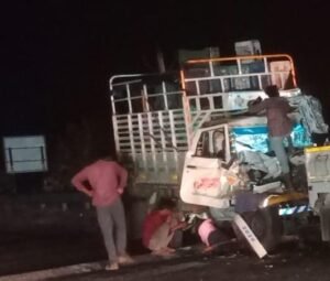 ప్రమాదవశాత్తు లారీని ఢీకొన్న బలోరా