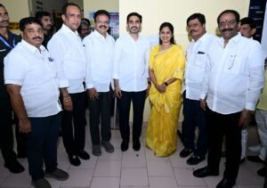 పుట్టపర్తి చేరుకున్న మంత్రి నారా లోకేష్.