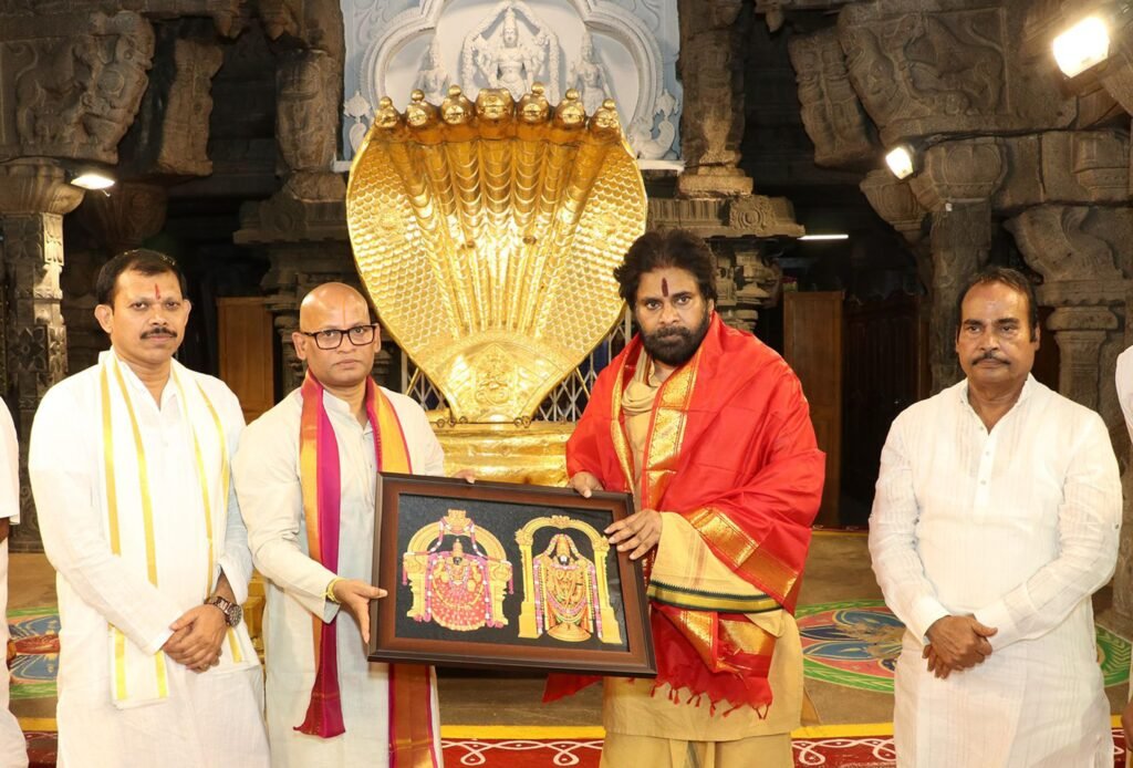 తిరుమల శ్రీ వేంకటేశ్వర స్వామివారిని దర్శించుకున్న పవన్ కళ్యాణ్
