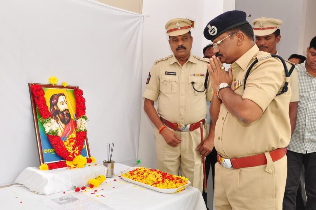 మన్యం వీరుడు అల్లూరికి అదనపు ఎస్పీ వెంకటాద్రి ఘన నివాళి