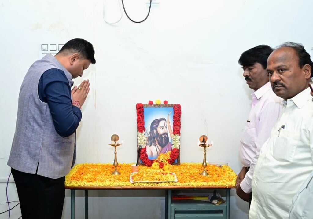 అల్లూరి దేశభక్తి, ధైర్యాన్ని యువత ఆదర్శంగా తీసుకోవాలి: కలెక్టర్