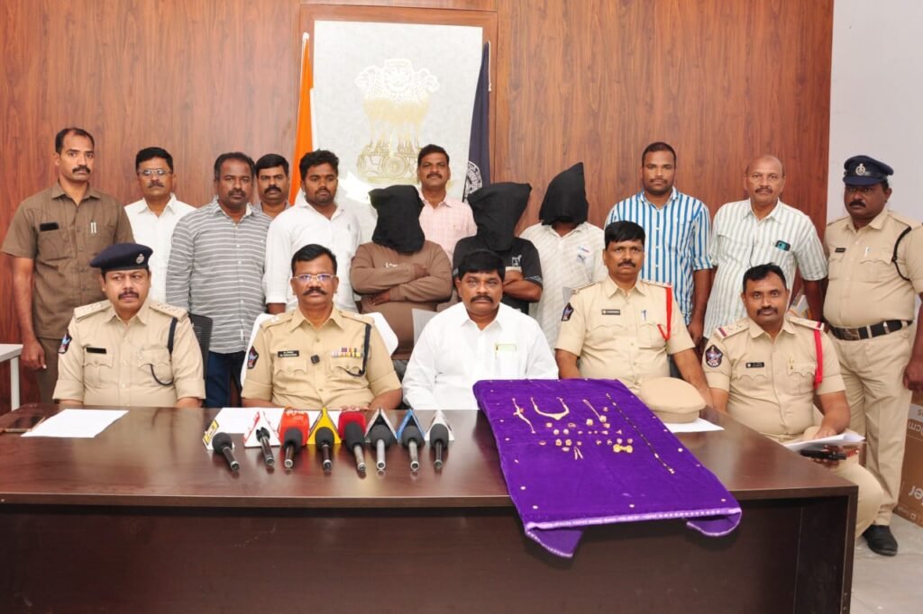 పీలేరులో అంతర్రాష్ట్ర దొంగల ముఠా అరెస్ట్..
