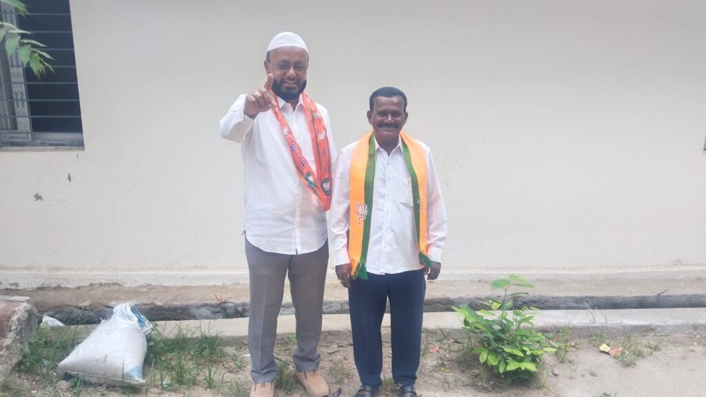 మహిళల కొరకు తక్షణమే మరుగుదొడ్ల సదుపాయం కల్పించాలి