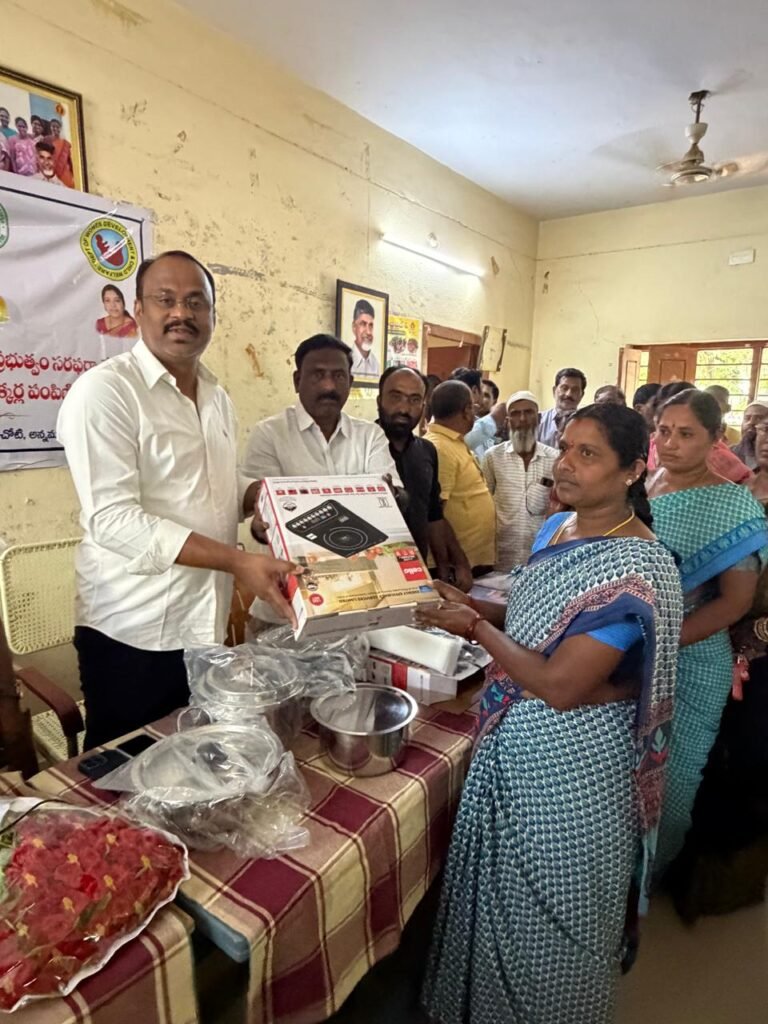 అంగనవాడీ కేంద్రాలకు ఎలక్ట్రిక్ స్టవ్‌లు, కుక్కర్ల పంపిణీ