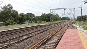 రైలు ఢీకొని నలుగురి మృతి