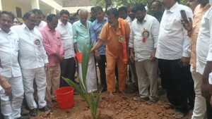 జీవన వృద్ధాశ్రమని ప్రారంభించిన మిధున్‌రెడ్డి, ఆకేపాటి